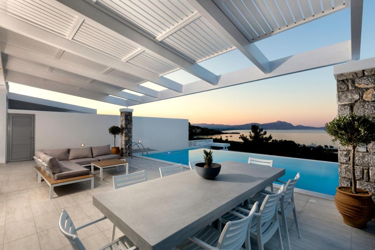Phos With Swimming Pool In Villa